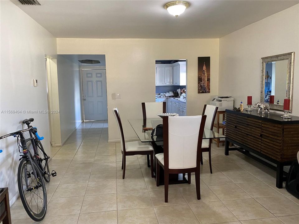 Active With Contract: $225,000 (2 beds, 2 baths, 1055 Square Feet)