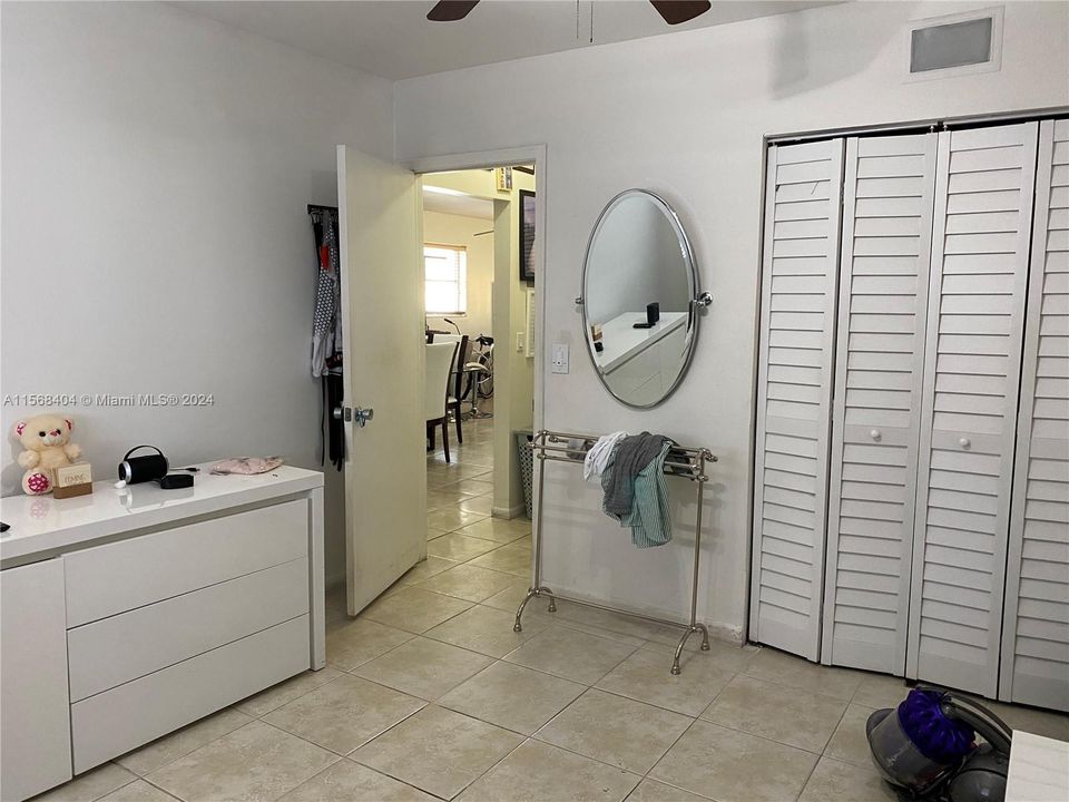 For Sale: $225,000 (2 beds, 2 baths, 1055 Square Feet)