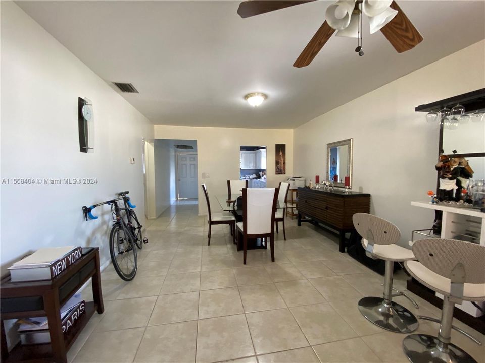Active With Contract: $225,000 (2 beds, 2 baths, 1055 Square Feet)