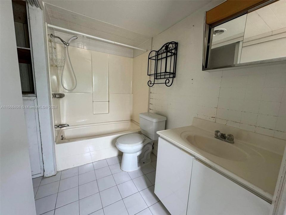 最近租的: $3,200 (3 贝兹, 2 浴室, 849 平方英尺)