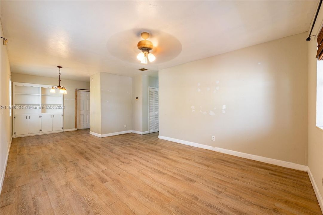 For Sale: $430,000 (3 beds, 1 baths, 945 Square Feet)