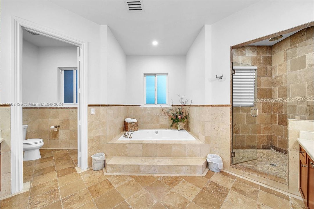 待售: $2,699,000 (6 贝兹, 5 浴室, 4803 平方英尺)