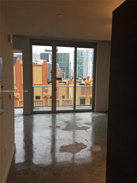 待售: $359,000 (1 贝兹, 1 浴室, 526 平方英尺)