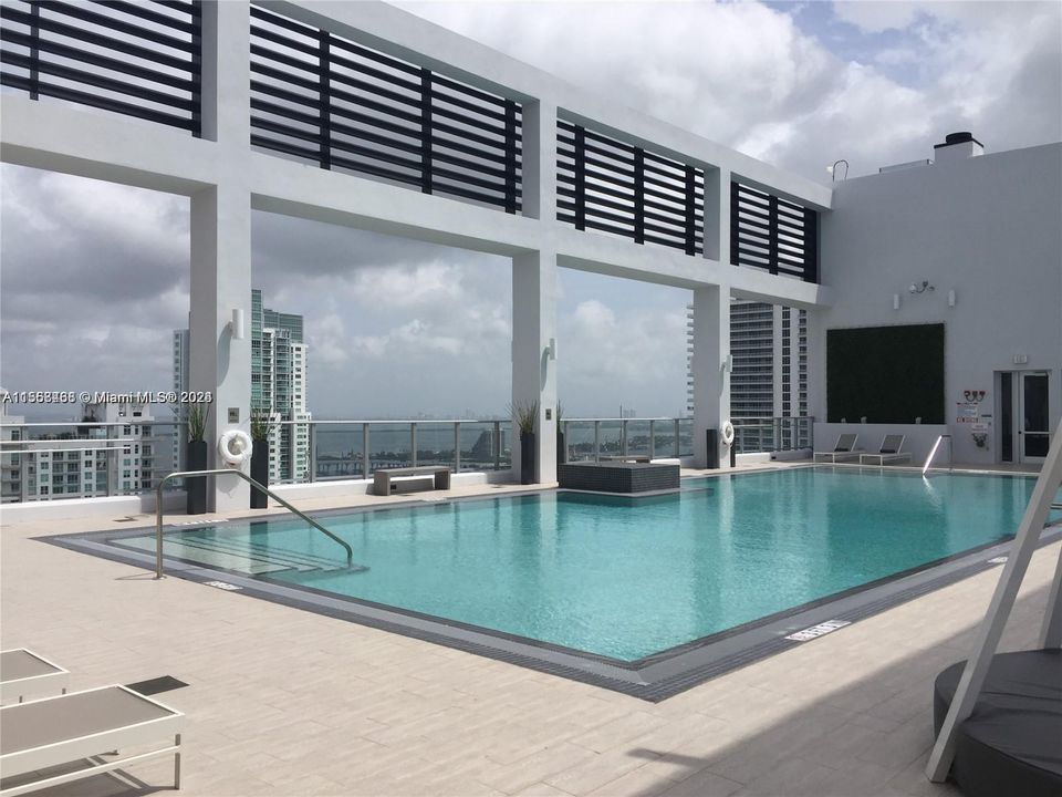 待售: $359,000 (1 贝兹, 1 浴室, 526 平方英尺)