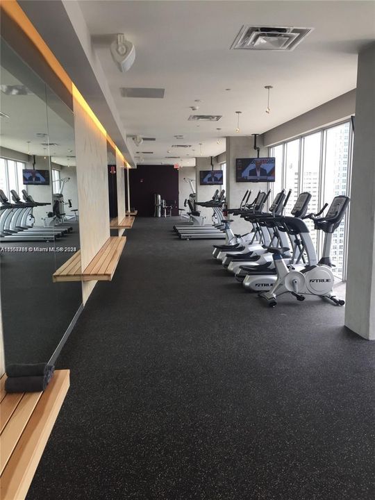 待售: $359,000 (1 贝兹, 1 浴室, 526 平方英尺)