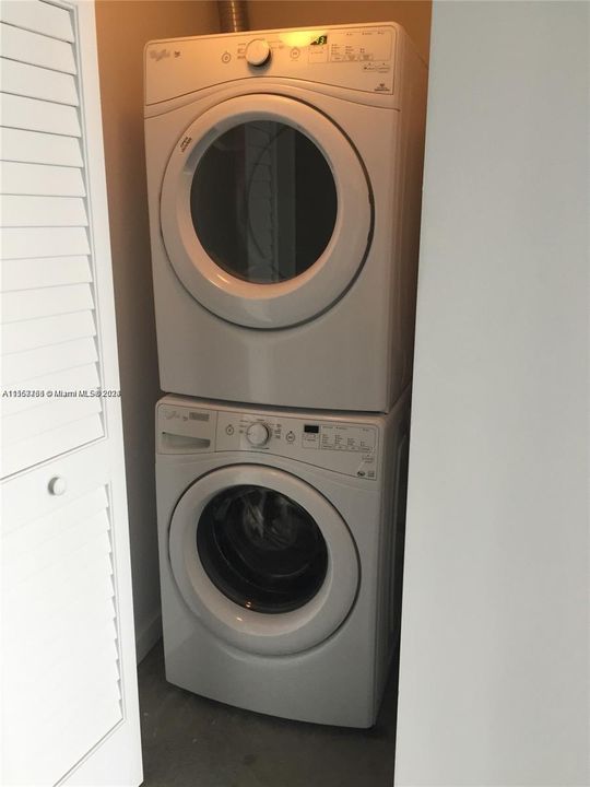 待售: $359,000 (1 贝兹, 1 浴室, 526 平方英尺)