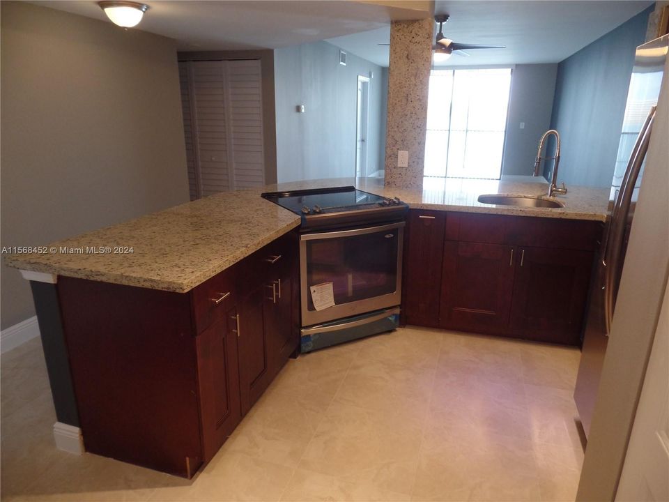 For Sale: $249,900 (2 beds, 2 baths, 920 Square Feet)