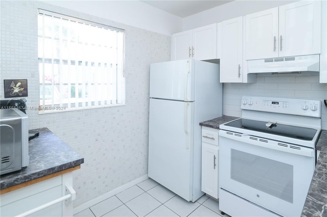 For Sale: $99,000 (1 beds, 1 baths, 680 Square Feet)