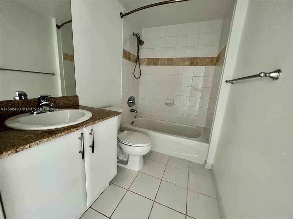 For Rent: $2,750 (2 beds, 2 baths, 888 Square Feet)