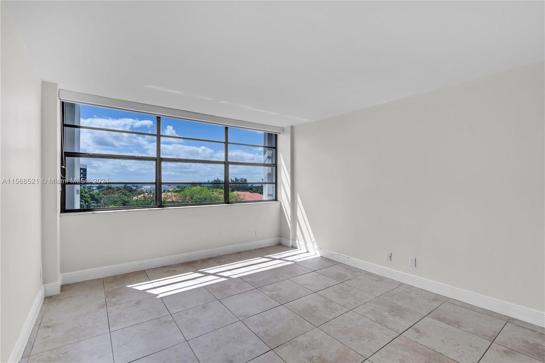 For Sale: $839,000 (2 beds, 2 baths, 1335 Square Feet)