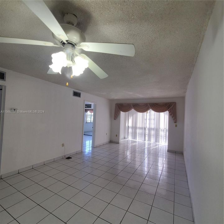 For Sale: $259,900 (2 beds, 2 baths, 747 Square Feet)