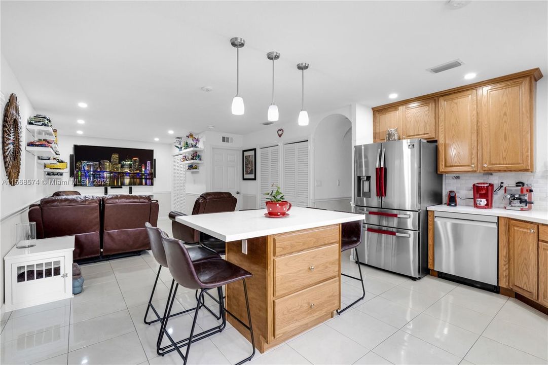 Active With Contract: $660,000 (3 beds, 2 baths, 1498 Square Feet)