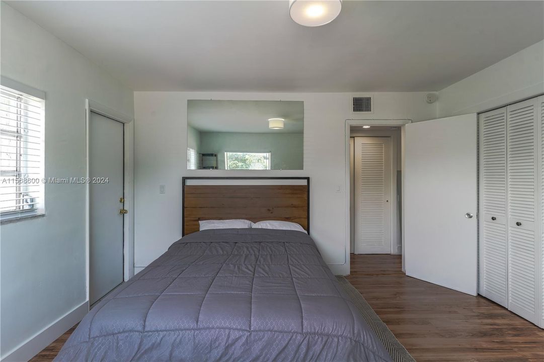 Active With Contract: $2,200 (1 beds, 1 baths, 640 Square Feet)
