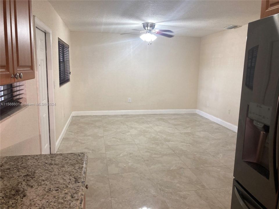 For Sale: $294,900 (2 beds, 2 baths, 798 Square Feet)
