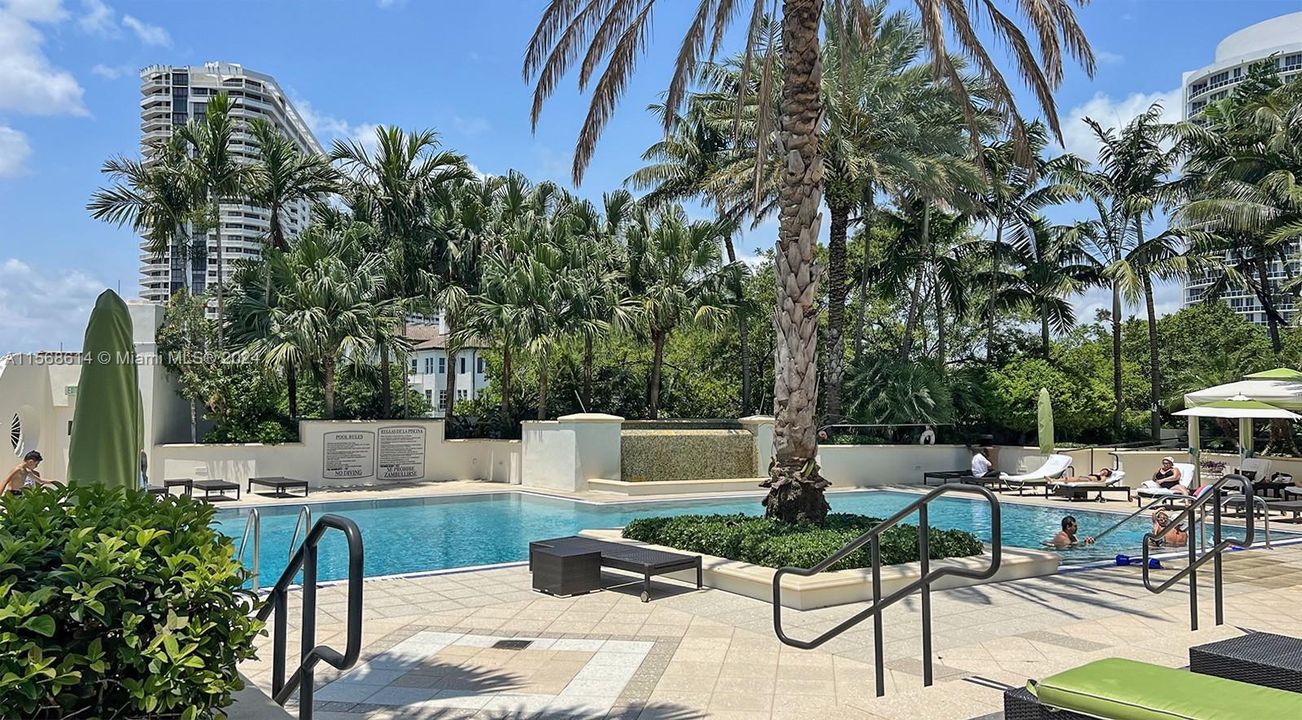 For Sale: $3,899,000 (5 beds, 4 baths, 4760 Square Feet)