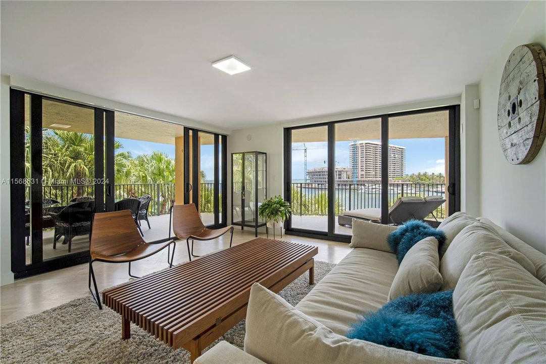 Active With Contract: $1,580,000 (3 beds, 2 baths, 1774 Square Feet)