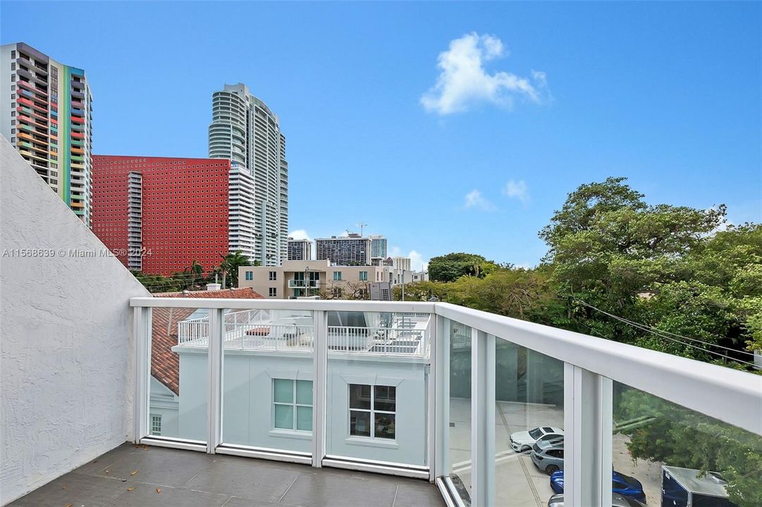 For Sale: $495,000 (1 beds, 1 baths, 750 Square Feet)
