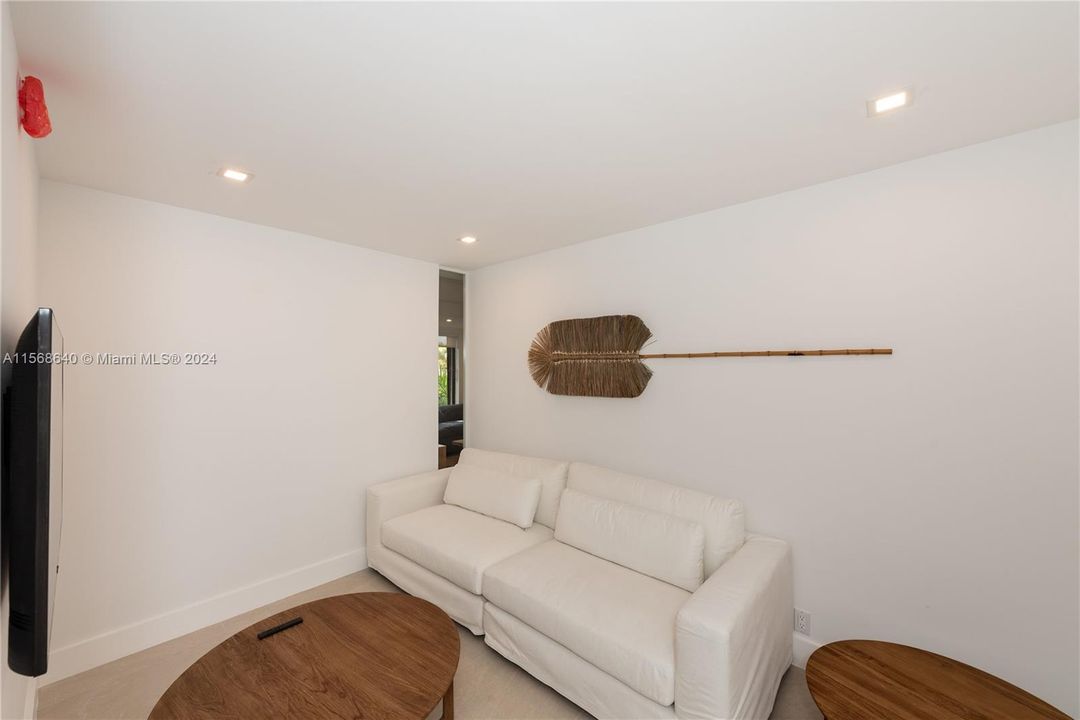 Active With Contract: $13,500 (3 beds, 3 baths, 2144 Square Feet)