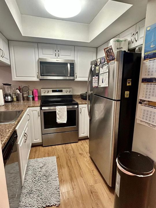 Recently Sold: $295,000 (2 beds, 2 baths, 944 Square Feet)