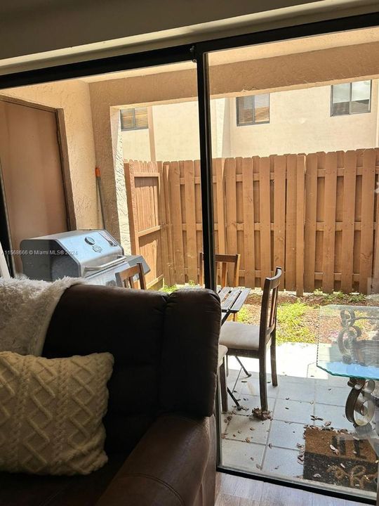 Recently Sold: $295,000 (2 beds, 2 baths, 944 Square Feet)