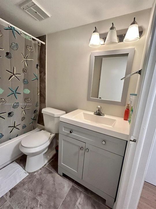 Recently Sold: $295,000 (2 beds, 2 baths, 944 Square Feet)