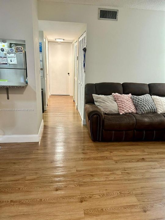 Recently Sold: $295,000 (2 beds, 2 baths, 944 Square Feet)