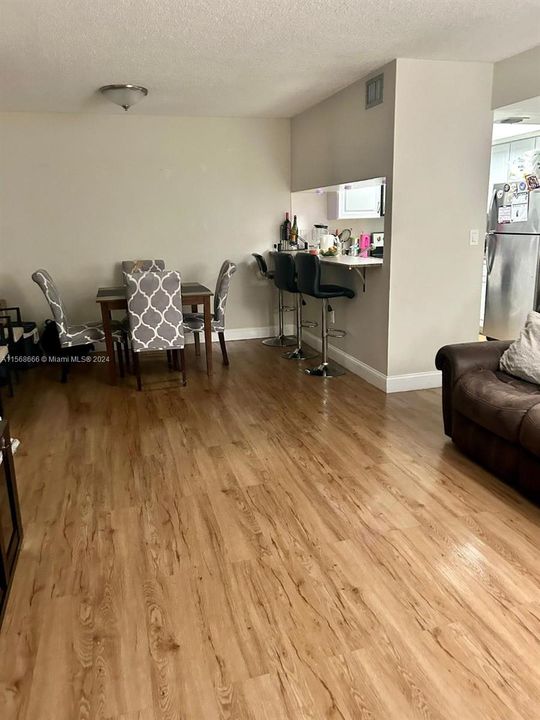 Recently Sold: $295,000 (2 beds, 2 baths, 944 Square Feet)