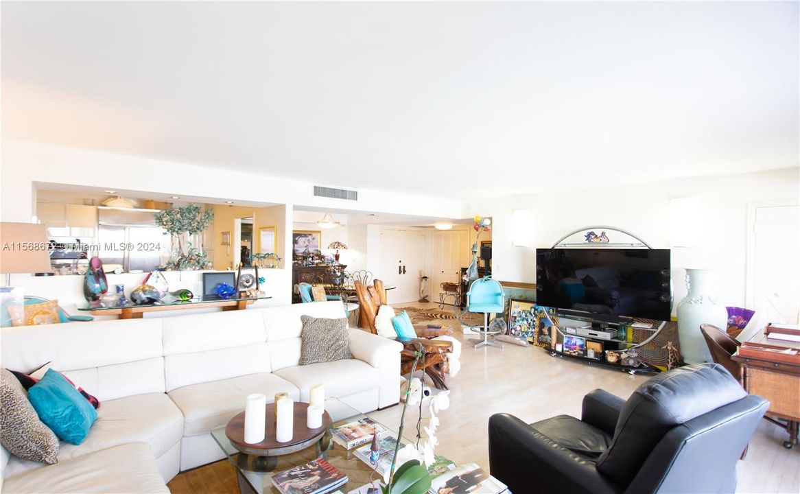 Active With Contract: $6,000 (2 beds, 2 baths, 1642 Square Feet)