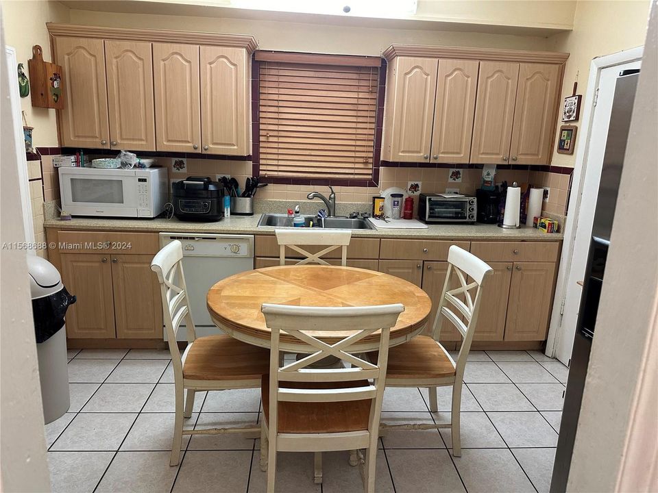 For Sale: $900,000 (0 beds, 0 baths, 2326 Square Feet)