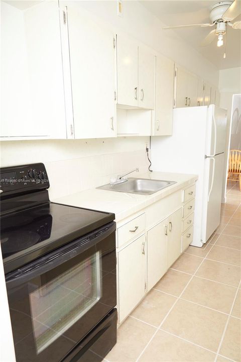 For Rent: $1,800 (1 beds, 1 baths, 653 Square Feet)