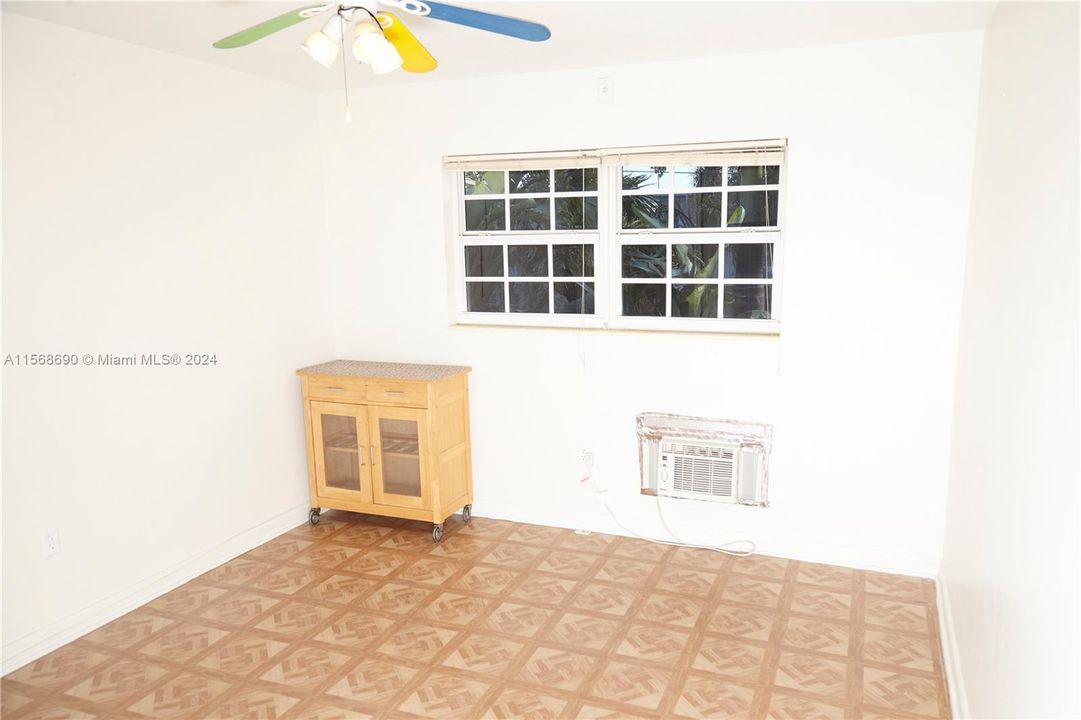 For Rent: $1,800 (1 beds, 1 baths, 653 Square Feet)