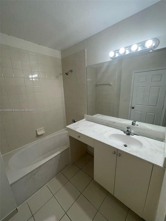 Недавно арендовано: $2,800 (3 спален, 2 ванн, 1420 Квадратных фут)