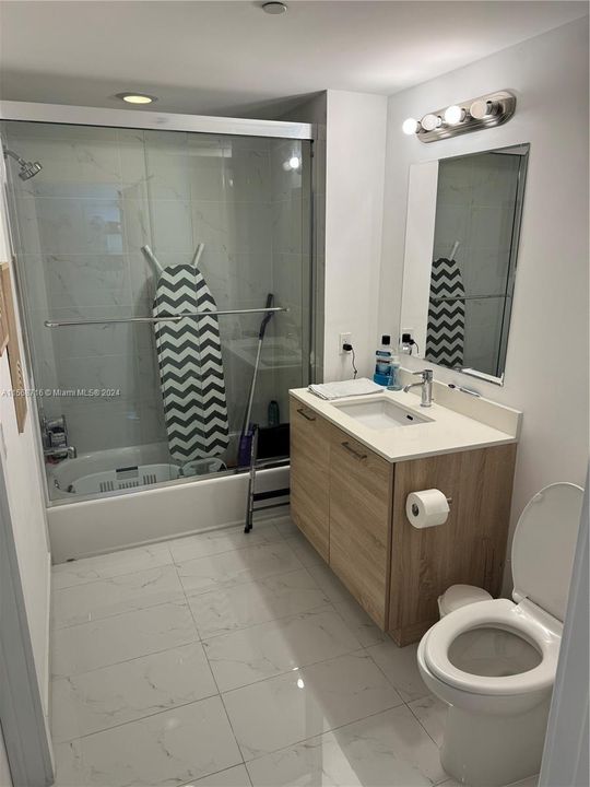 Active With Contract: $4,100 (2 beds, 2 baths, 1123 Square Feet)