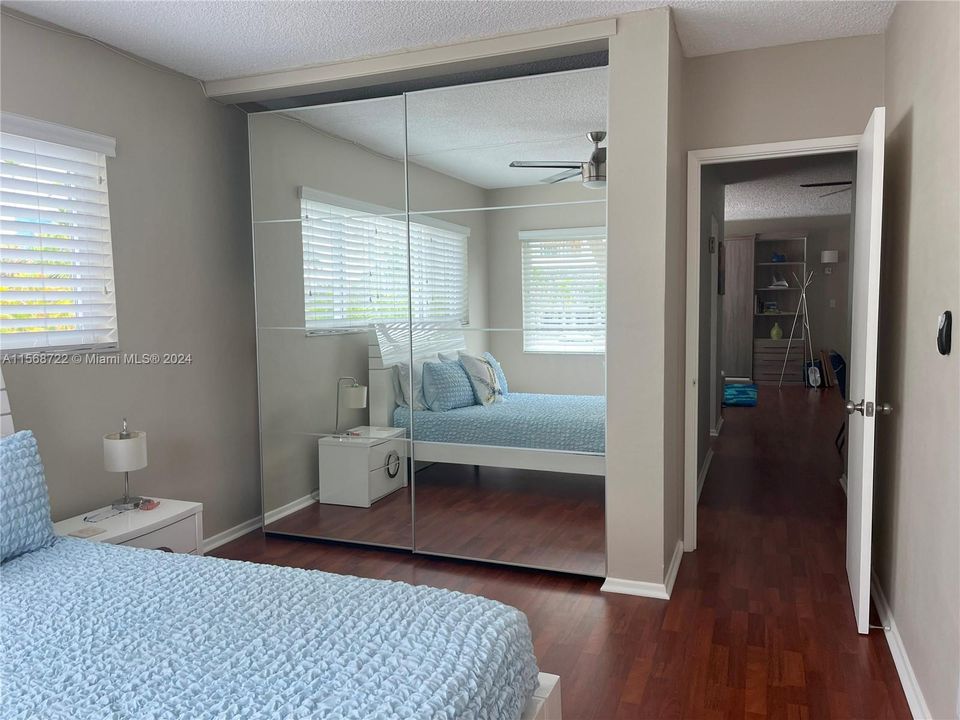 For Sale: $299,900 (1 beds, 1 baths, 748 Square Feet)