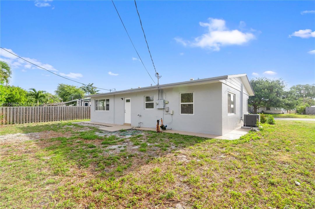 Recently Sold: $425,000 (3 beds, 1 baths, 949 Square Feet)