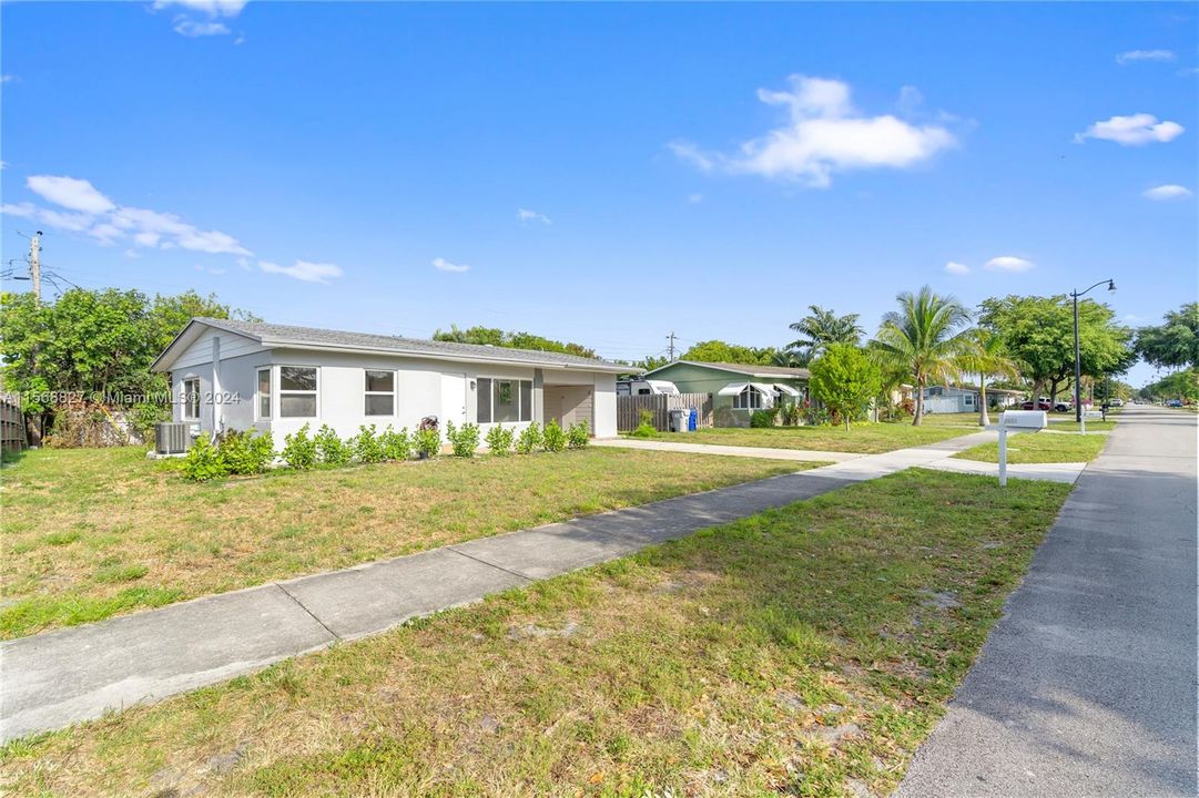 Recently Sold: $425,000 (3 beds, 1 baths, 949 Square Feet)