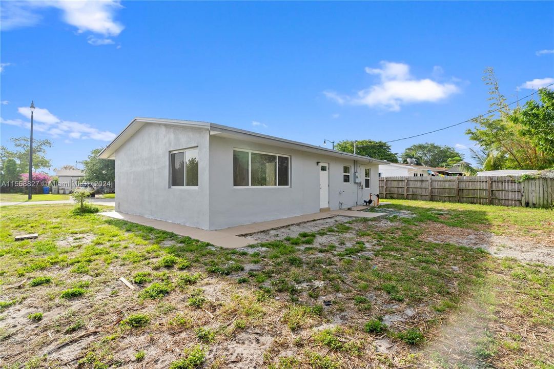 Recently Sold: $425,000 (3 beds, 1 baths, 949 Square Feet)