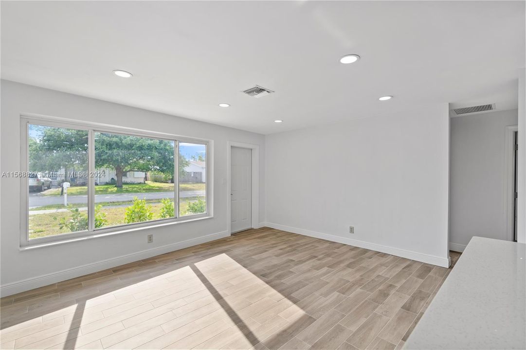 Recently Sold: $425,000 (3 beds, 1 baths, 949 Square Feet)