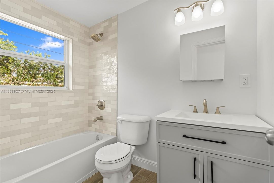 Recently Sold: $425,000 (3 beds, 1 baths, 949 Square Feet)