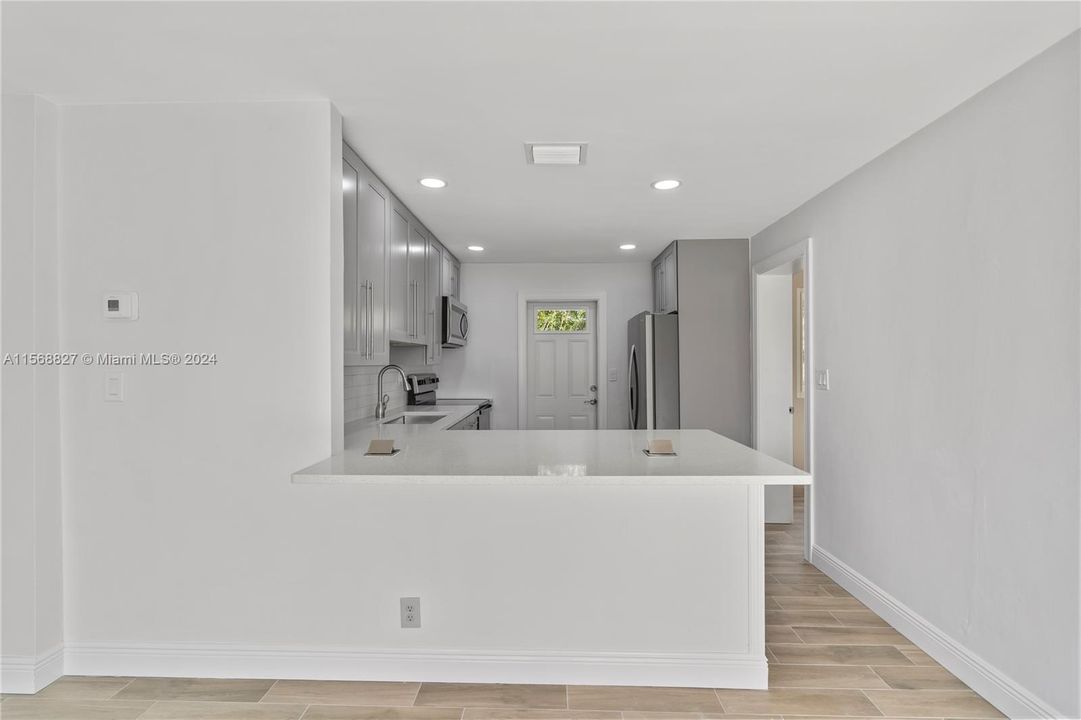 Recently Sold: $425,000 (3 beds, 1 baths, 949 Square Feet)