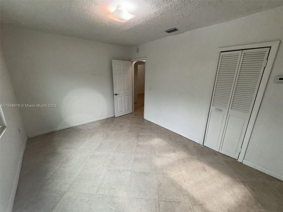 For Sale: $400,000 (3 beds, 2 baths, 752 Square Feet)