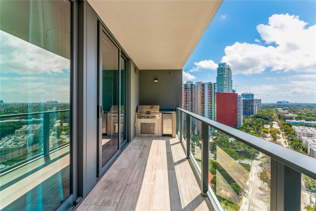 For Sale: $1,299,000 (2 beds, 2 baths, 1123 Square Feet)