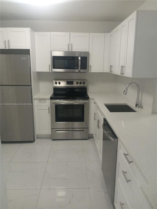 Active With Contract: $1,800 (1 beds, 1 baths, 898 Square Feet)