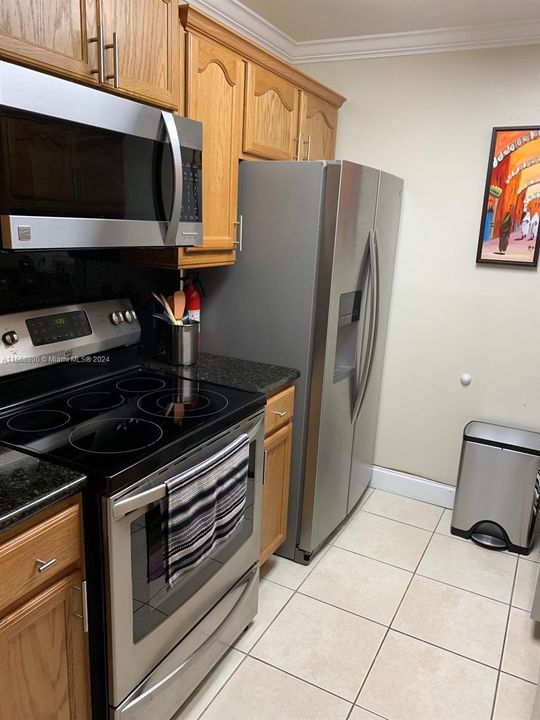 Active With Contract: $2,450 (2 beds, 2 baths, 992 Square Feet)