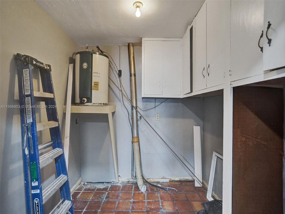 Pantry/Washer & Dryer