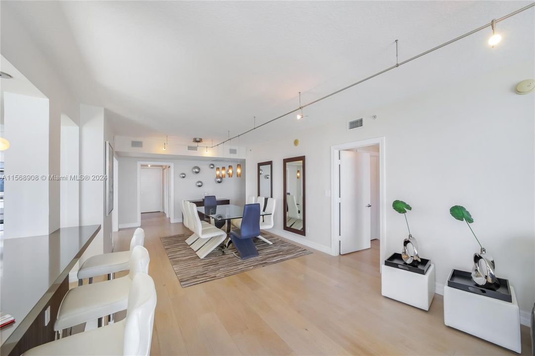 For Sale: $1,325,000 (3 beds, 2 baths, 1792 Square Feet)