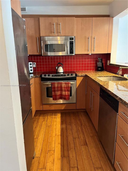 For Rent: $2,700 (1 beds, 1 baths, 659 Square Feet)
