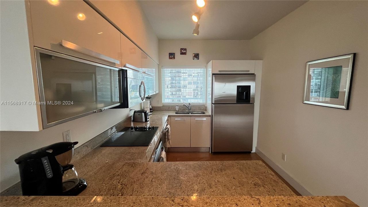 For Rent: $4,600 (1 beds, 1 baths, 1174 Square Feet)