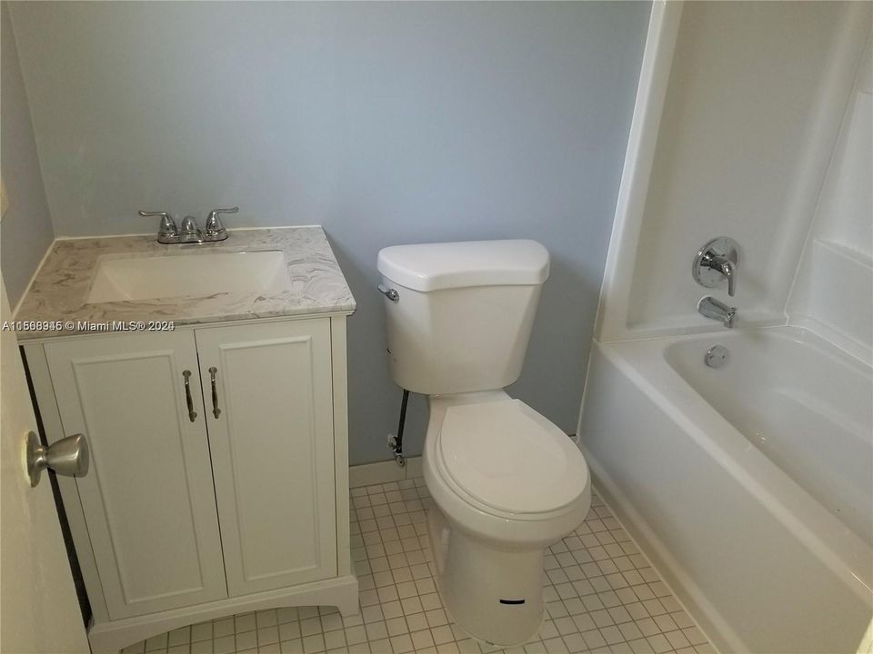 For Sale: $155,000 (1 beds, 1 baths, 427 Square Feet)
