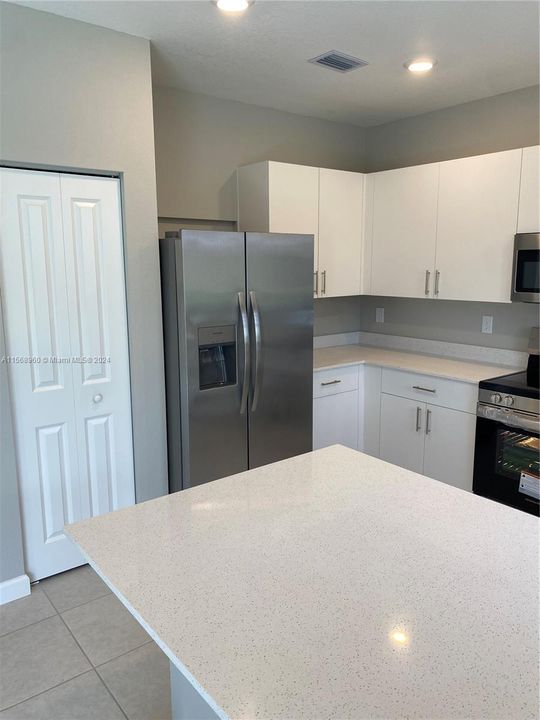 Active With Contract: $3,500 (3 beds, 2 baths, 1362 Square Feet)